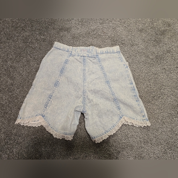 Roper Brand Vintage Light Acid Wash Eyelet Lace Denim Shorts - Picture 2 of 8